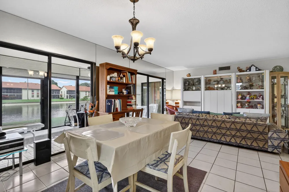 10215 N Circle Lake Dr, Boynton Beach, FL 33437