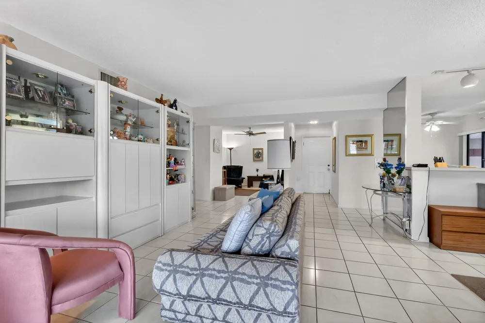 10215 N Circle Lake Dr, Boynton Beach, FL 33437