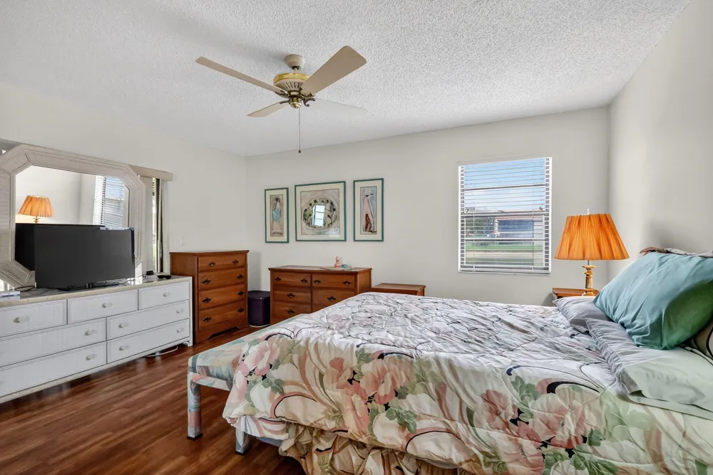 10215 N Circle Lake Dr, Boynton Beach, FL 33437