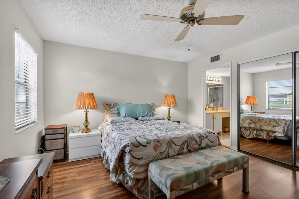 10215 N Circle Lake Dr, Boynton Beach, FL 33437