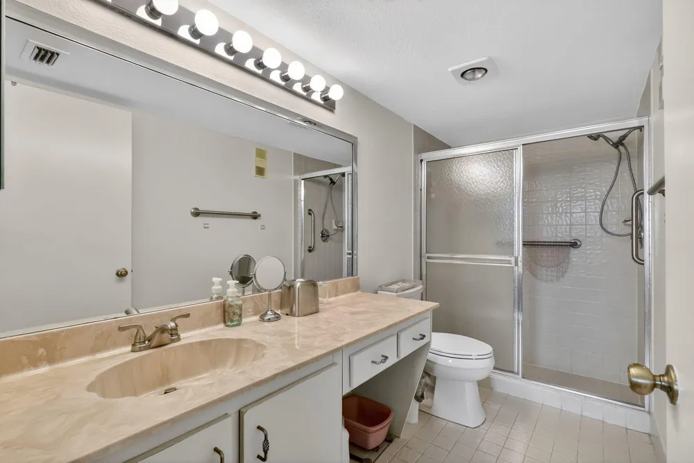 10215 N Circle Lake Dr, Boynton Beach, FL 33437