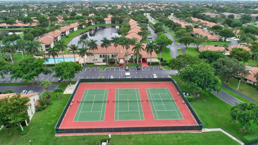 10215 N Circle Lake Dr, Boynton Beach, FL 33437