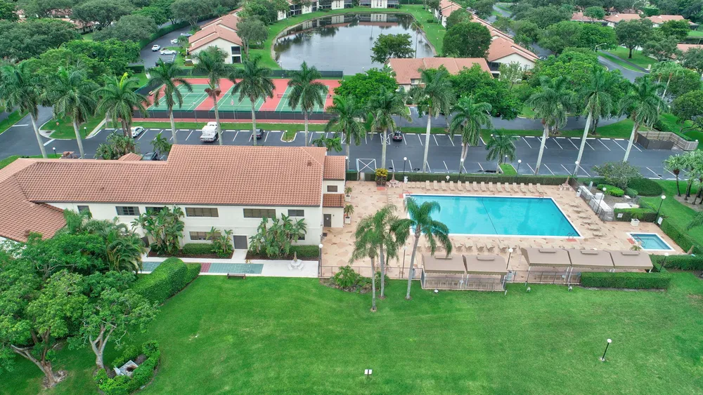 10215 N Circle Lake Dr, Boynton Beach, FL 33437