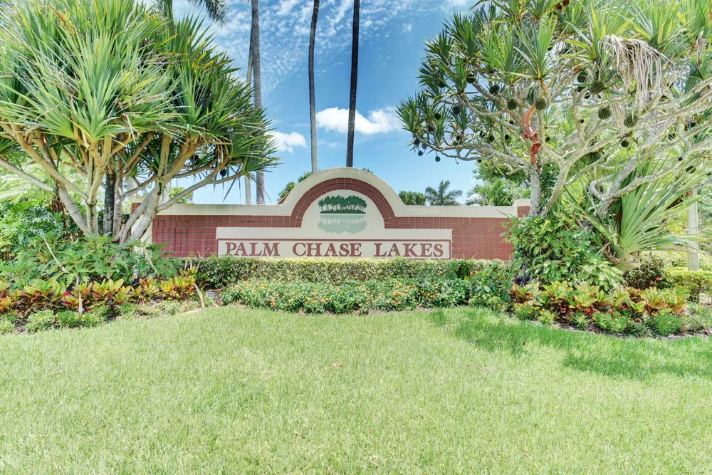10215 N Circle Lake Dr, Boynton Beach, FL 33437
