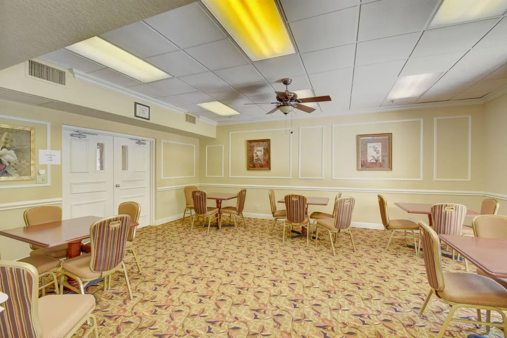 10215 N Circle Lake Dr, Boynton Beach, FL 33437