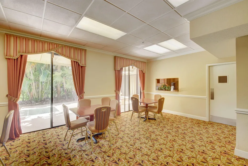 10215 N Circle Lake Dr, Boynton Beach, FL 33437
