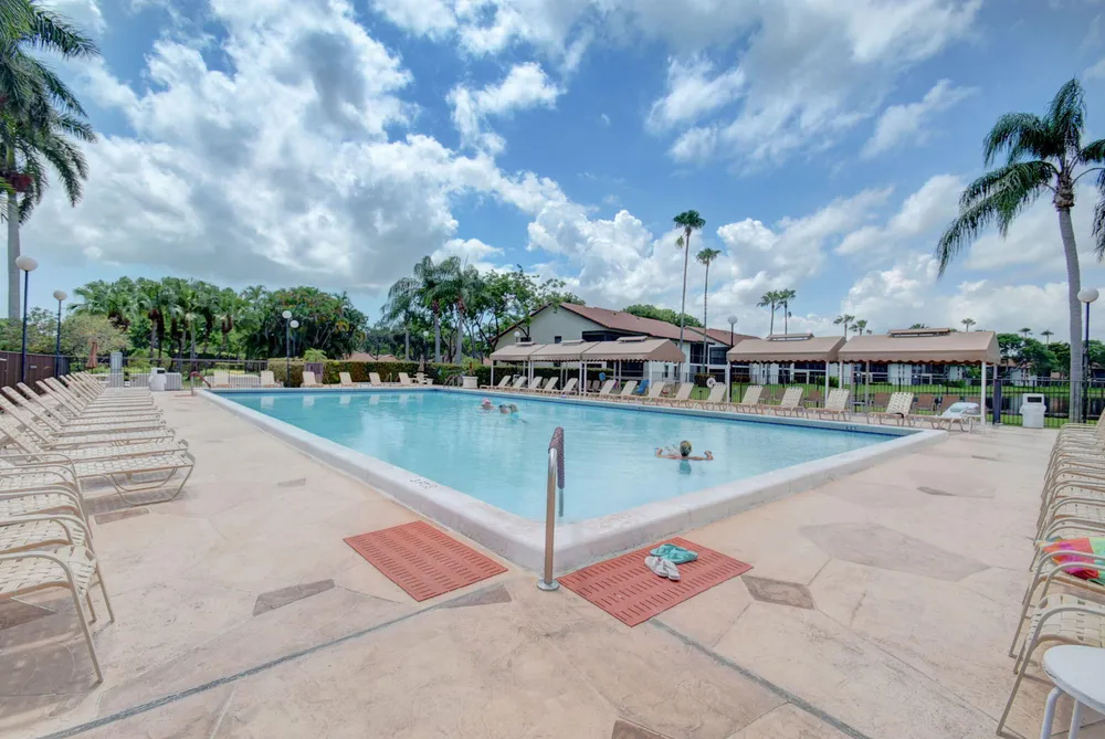 10215 N Circle Lake Dr, Boynton Beach, FL 33437