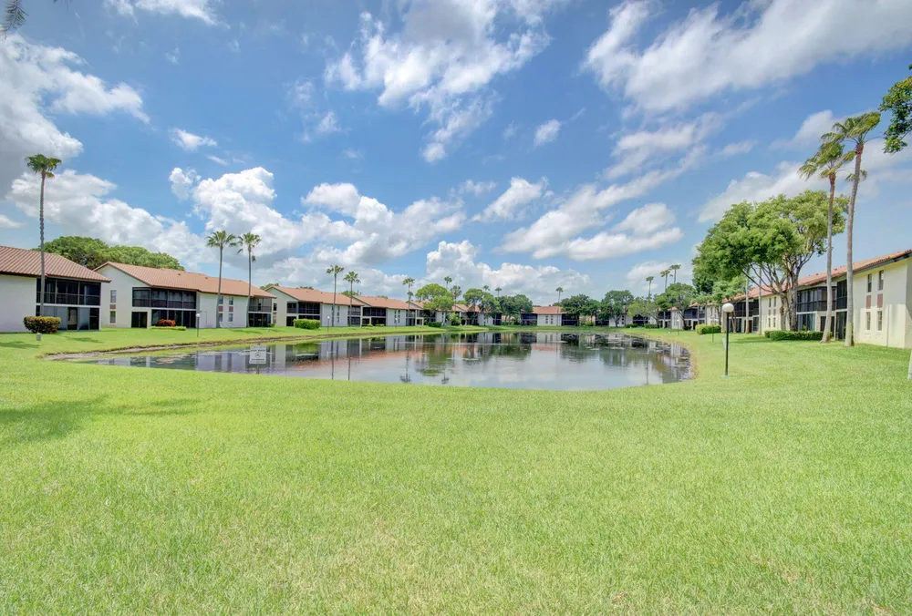 10215 N Circle Lake Dr, Boynton Beach, FL 33437