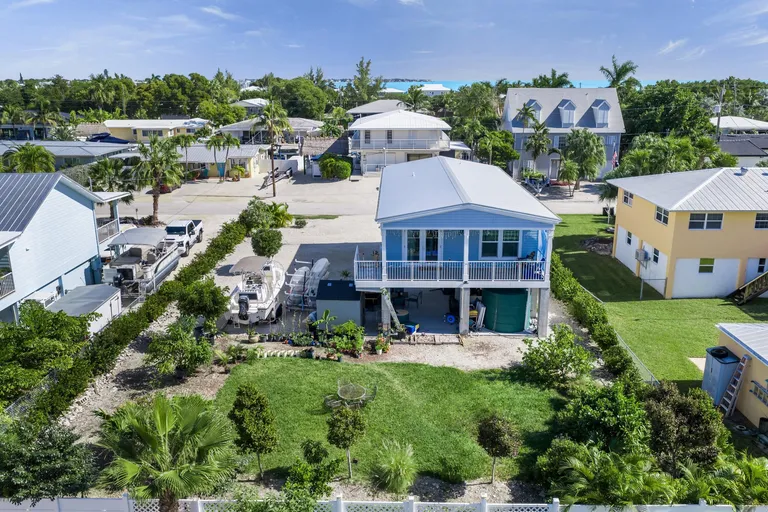 995 W 75th St, Marathon, FL 33050