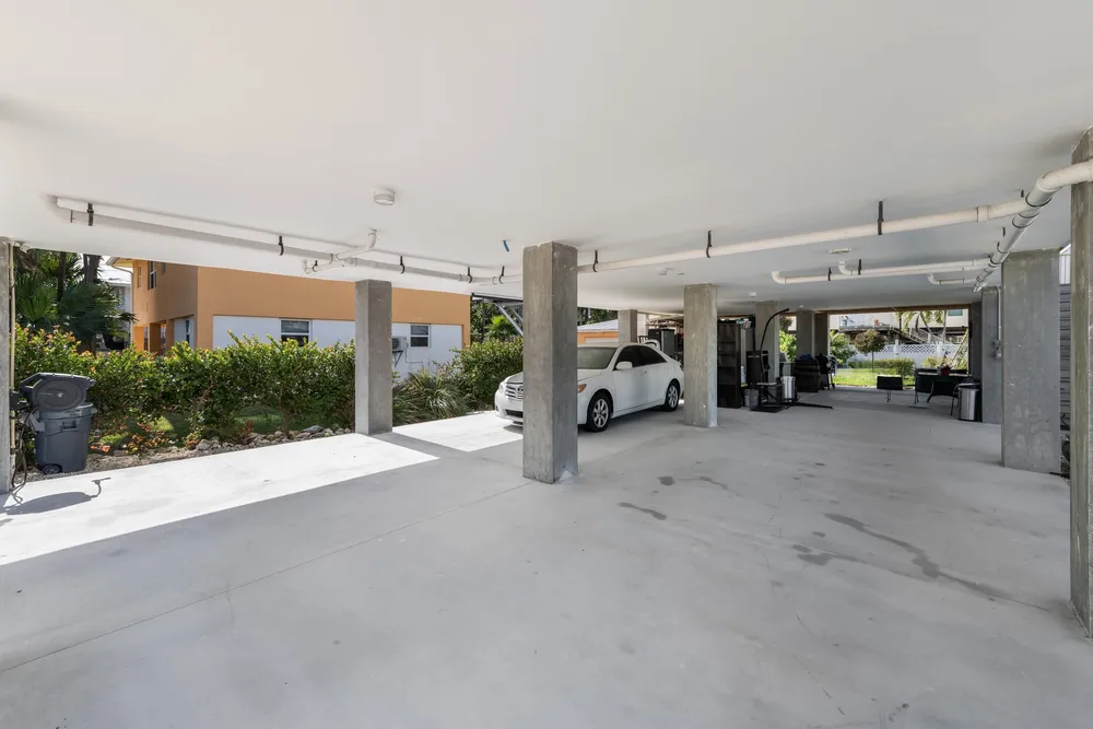 995 W 75th St, Marathon, FL 33050