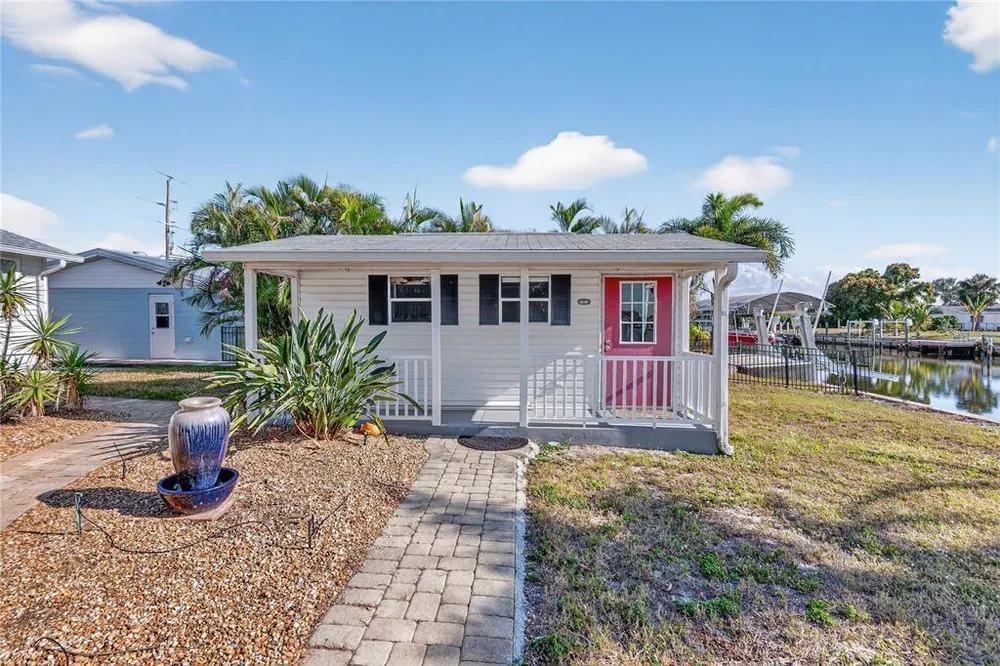 21277 Edgewater Dr, Port Charlotte, FL 33952