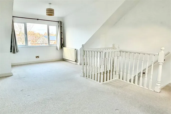 Property carousel image 12