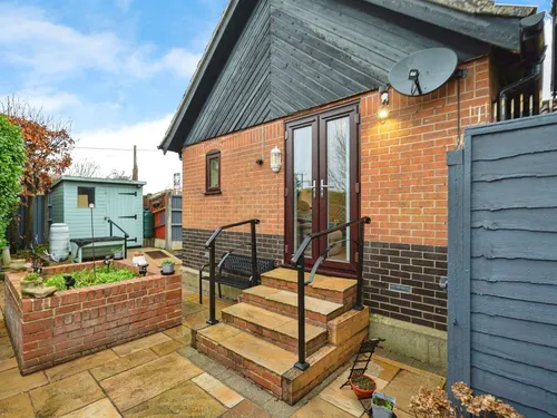 Waveney Court, Dissphoto
