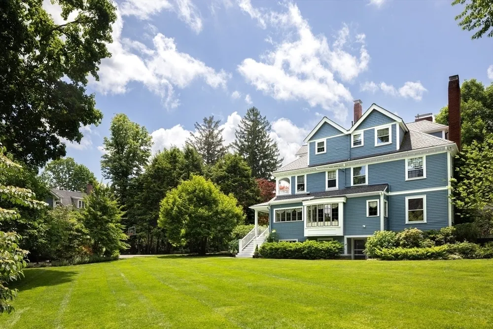 394 Hammond St, Newton, MA 02467