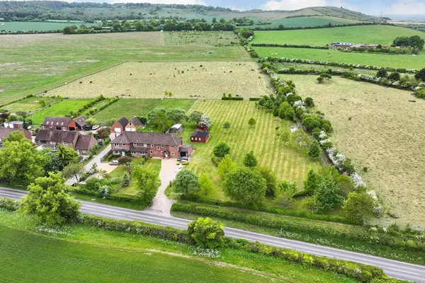 Dagnall Road, Edlesborough, LU6 2EF
