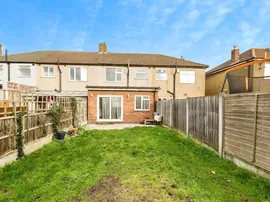 Westlyn Close, Rainham thumb 2