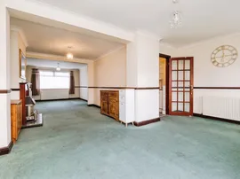 Westlyn Close, Rainham thumb 3