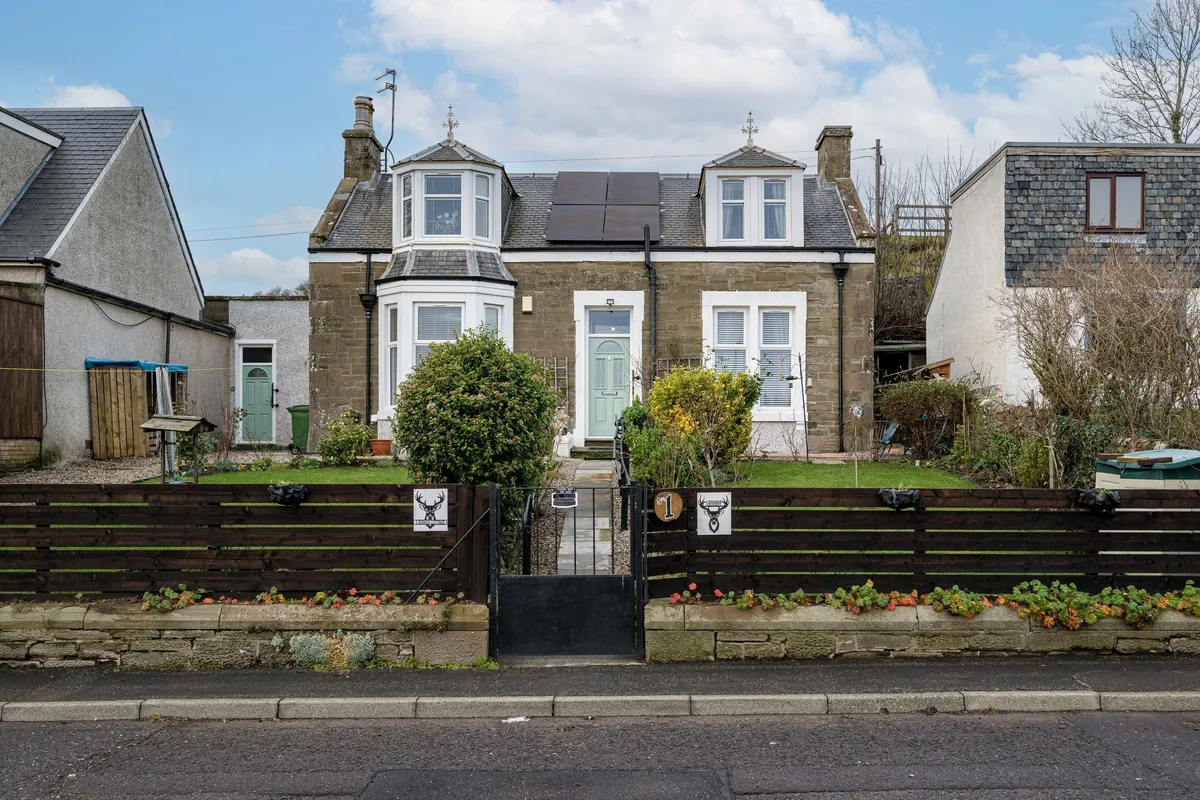 1 Rowan Cottage, Barry