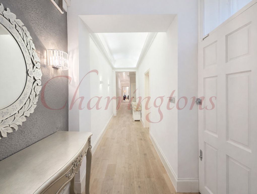 Spacious Three-Bedroom Flat on Linden Gardens W2 Image 18
