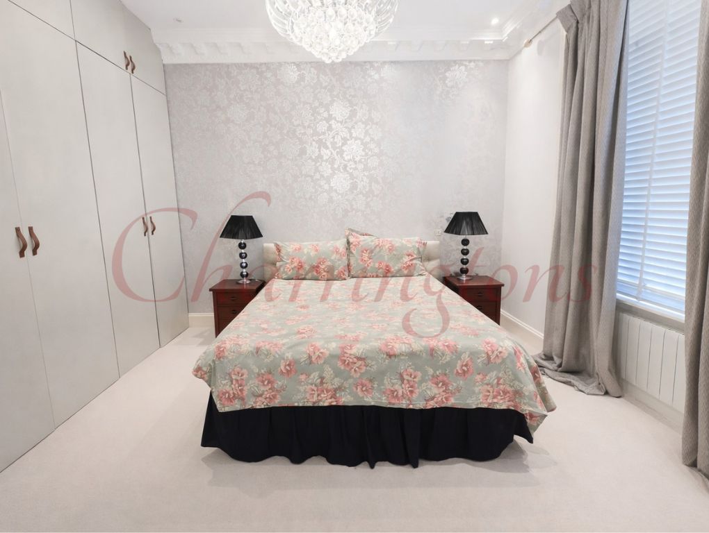 Spacious Three-Bedroom Flat on Linden Gardens W2 Image 4