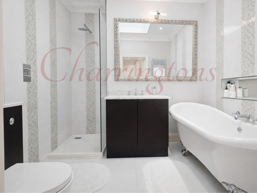 Spacious Three-Bedroom Flat on Linden Gardens W2 Image 5