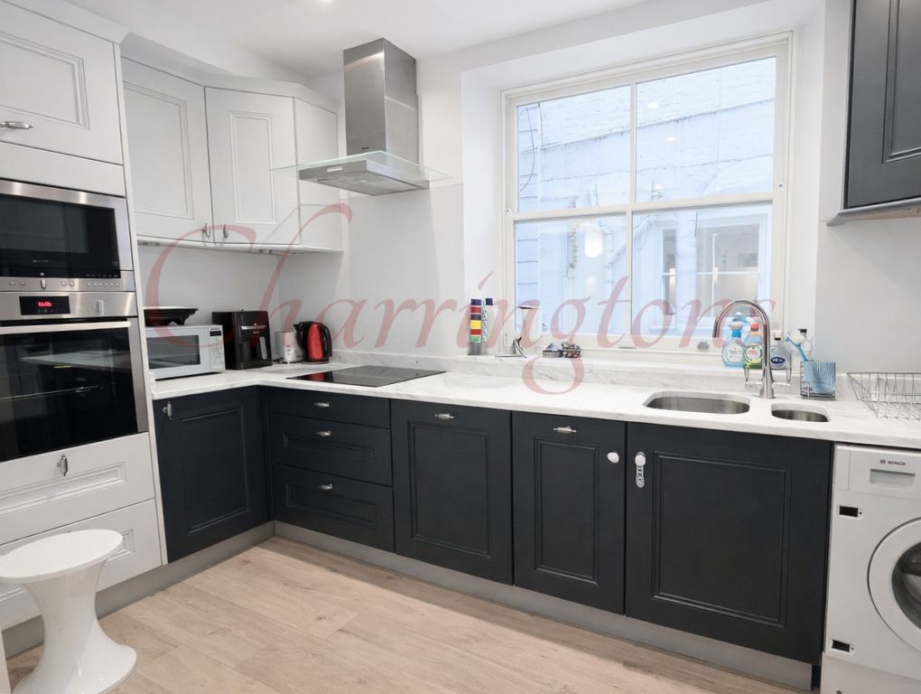 Spacious Three-Bedroom Flat on Linden Gardens W2 Image 2