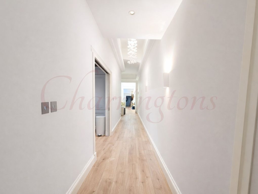 Spacious Three-Bedroom Flat on Linden Gardens W2 Image 15