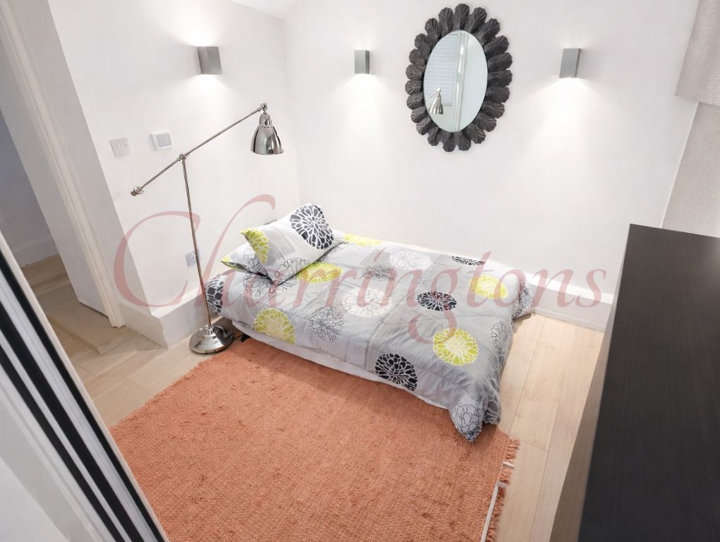 Spacious Three-Bedroom Flat on Linden Gardens W2 Image 17