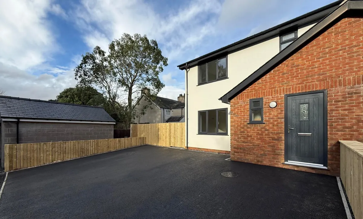 Rhosbodrual, Caernarfon, Gwynedd, LL55
