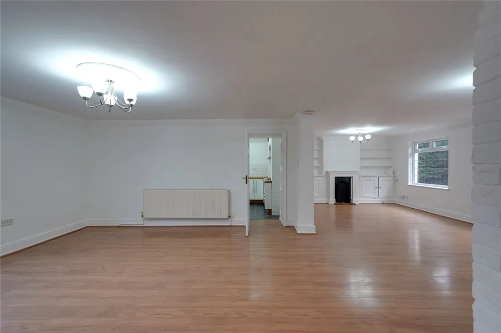 Property carousel item 4