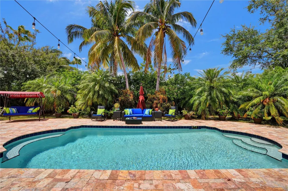 15210 SW 74th Ct, Palmetto Bay, FL 33157