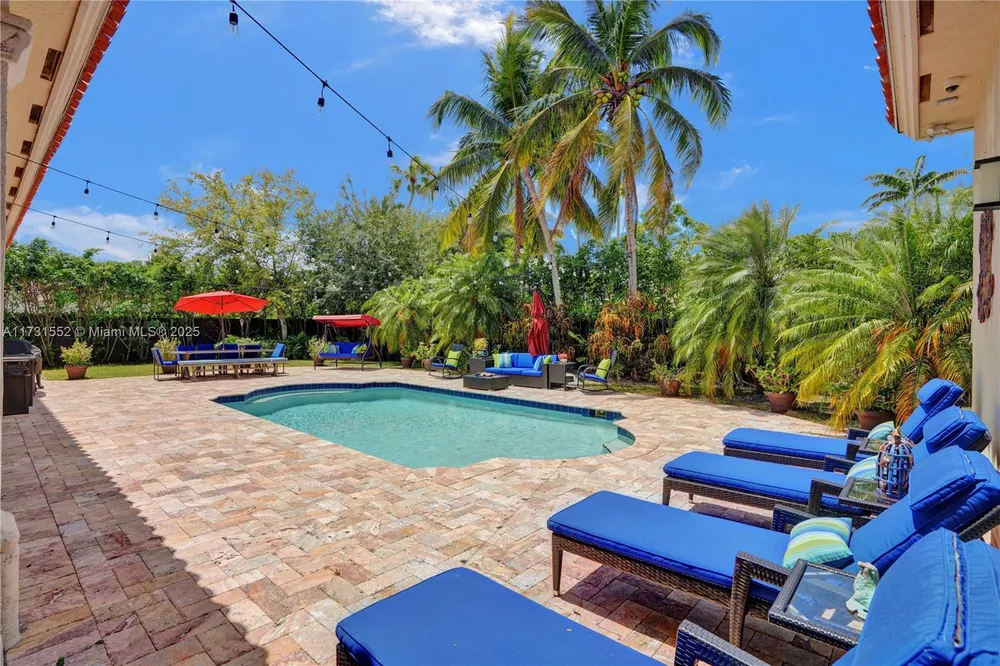 15210 SW 74th Ct, Palmetto Bay, FL 33157