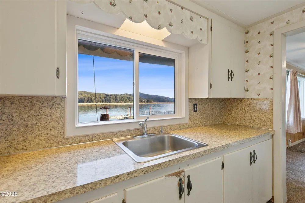 2032 SE Garden Way, Waldport, OR 97394