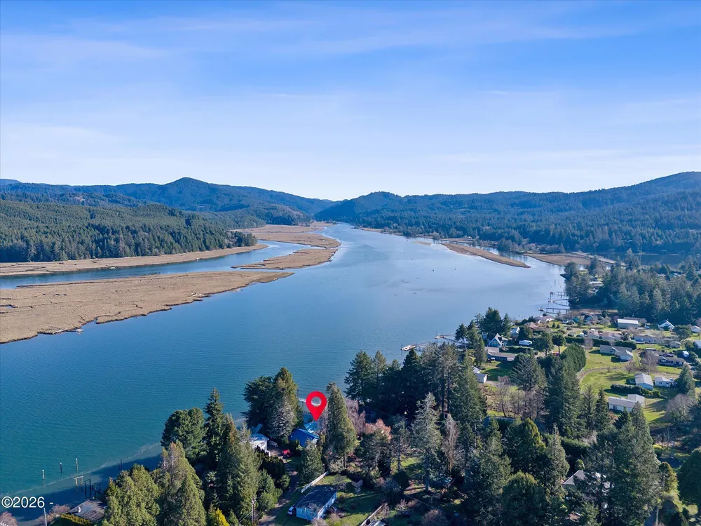2032 SE Garden Way, Waldport, OR 97394