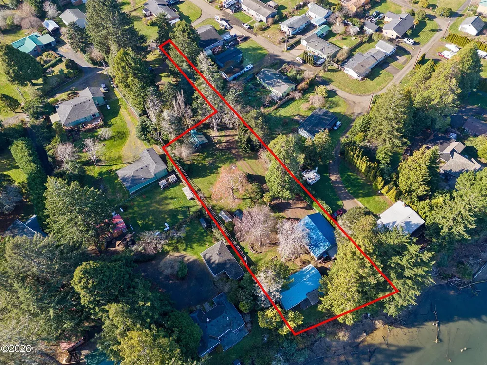 2032 SE Garden Way, Waldport, OR 97394