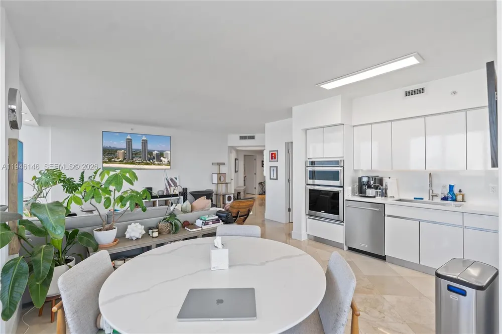 4779 Collins Ave, Miami Beach, FL 33140
