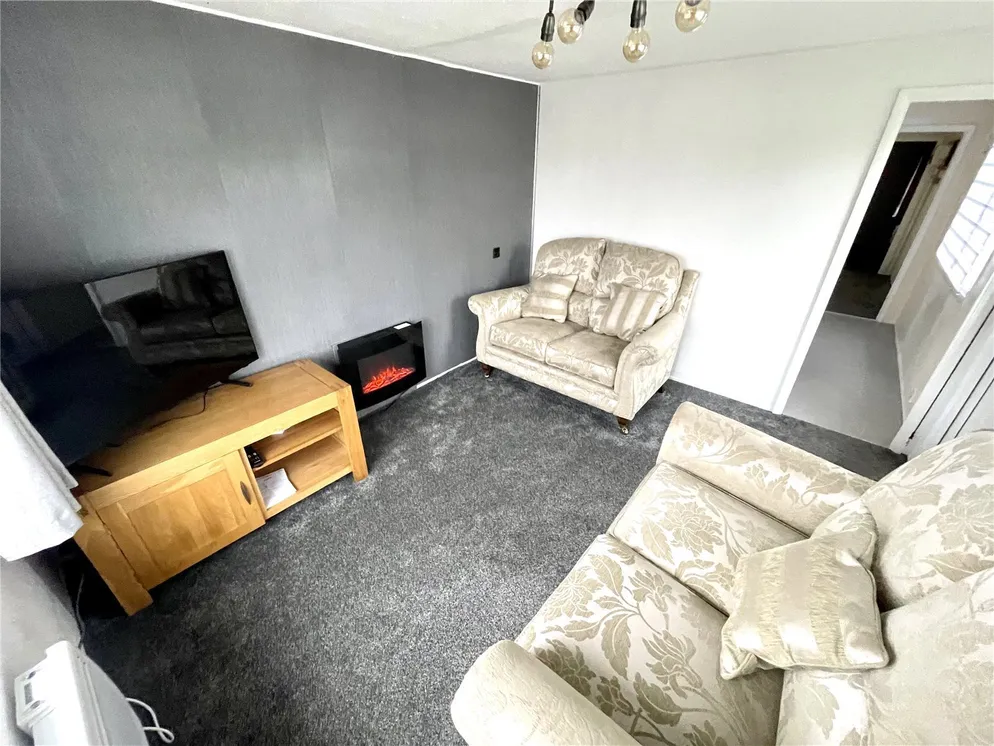 Property carousel item 4