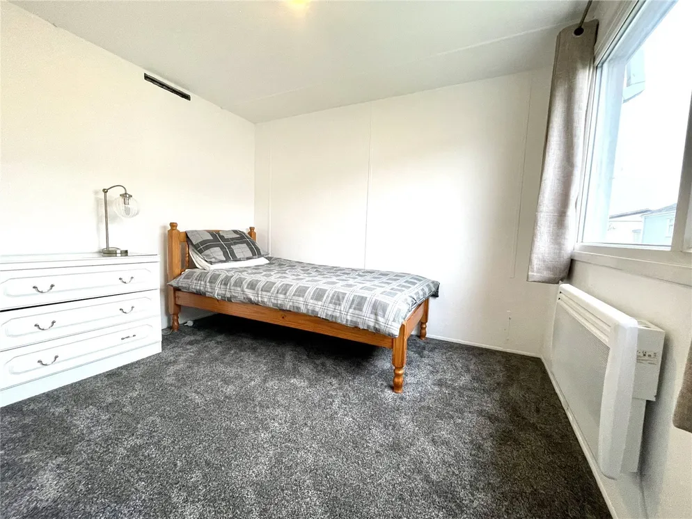 Property carousel item 6