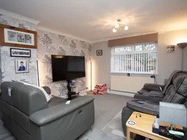 Winchester Close, Barry thumb 2