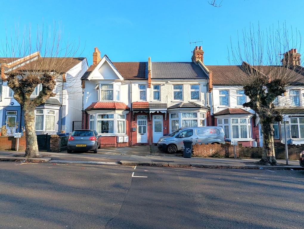 One Bedroom Garden Flat For Sale Dallas Road Hendon NW4 Image 1