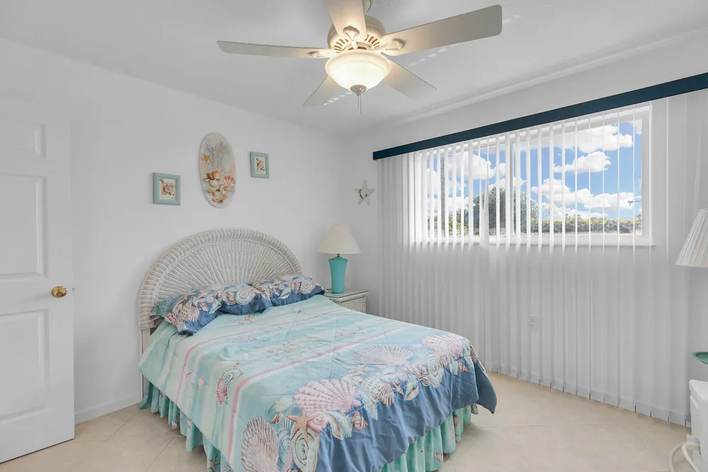 900 Shelter Bay Dr, Key Colony Beach, FL 33051