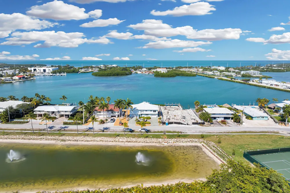 900 Shelter Bay Dr, Key Colony Beach, FL 33051