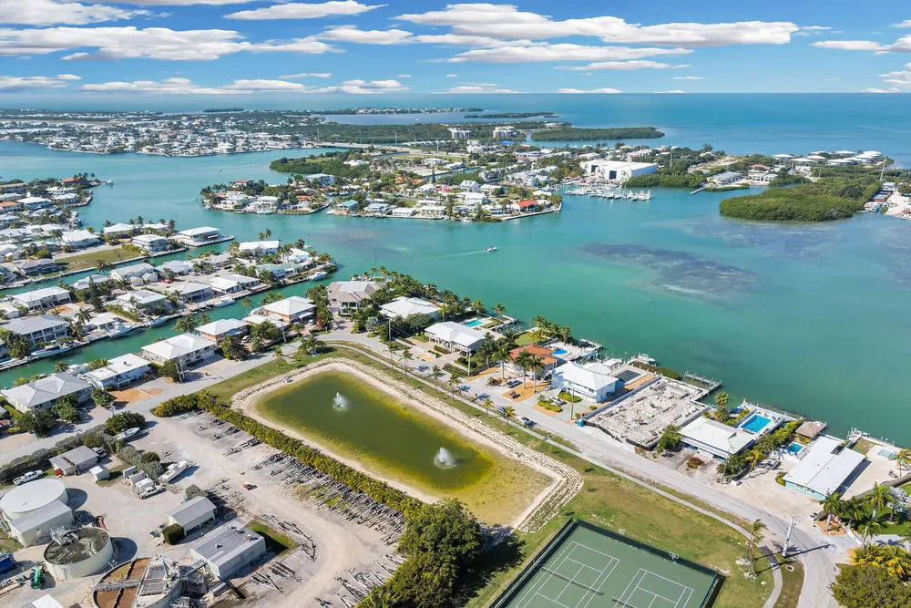900 Shelter Bay Dr, Key Colony Beach, FL 33051