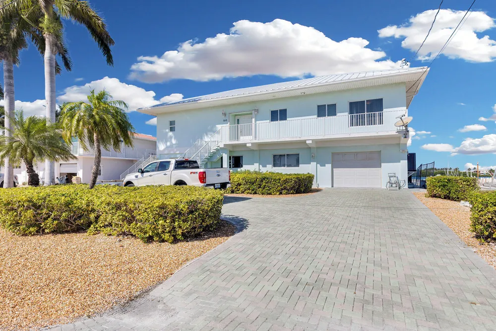 900 Shelter Bay Dr, Key Colony Beach, FL 33051