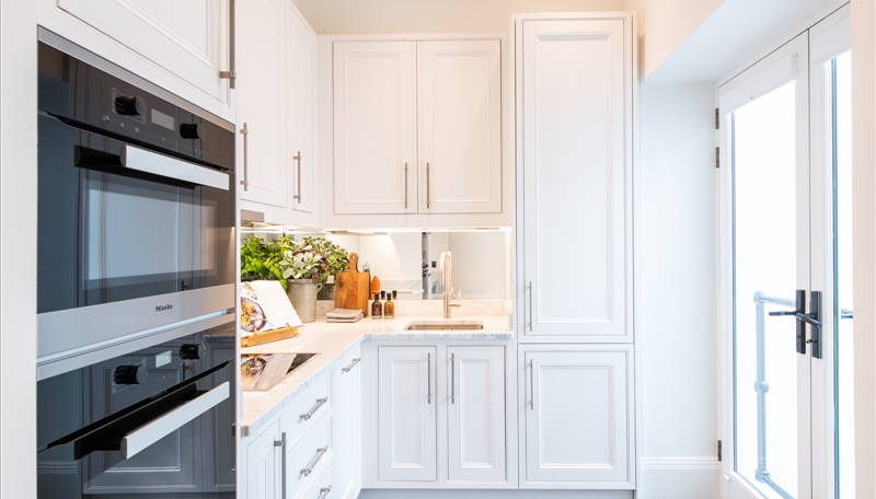Two Bedroom Two Bathroom Apartment To Let  Prince of Wales Terrace Kensington W8  Image 3