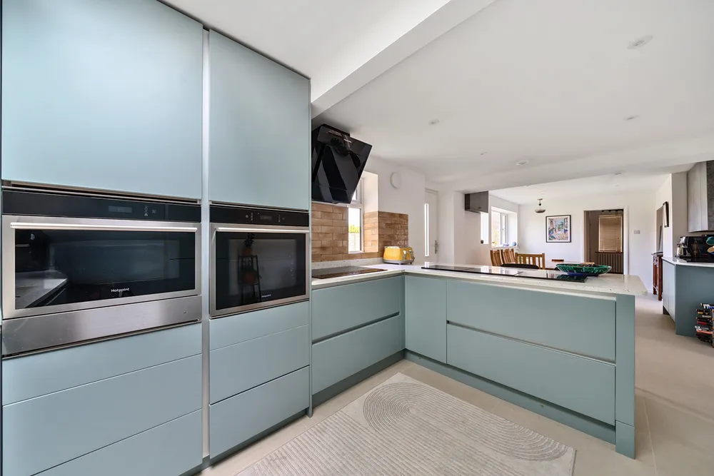 Halls Farm Close, Winchester, SO22