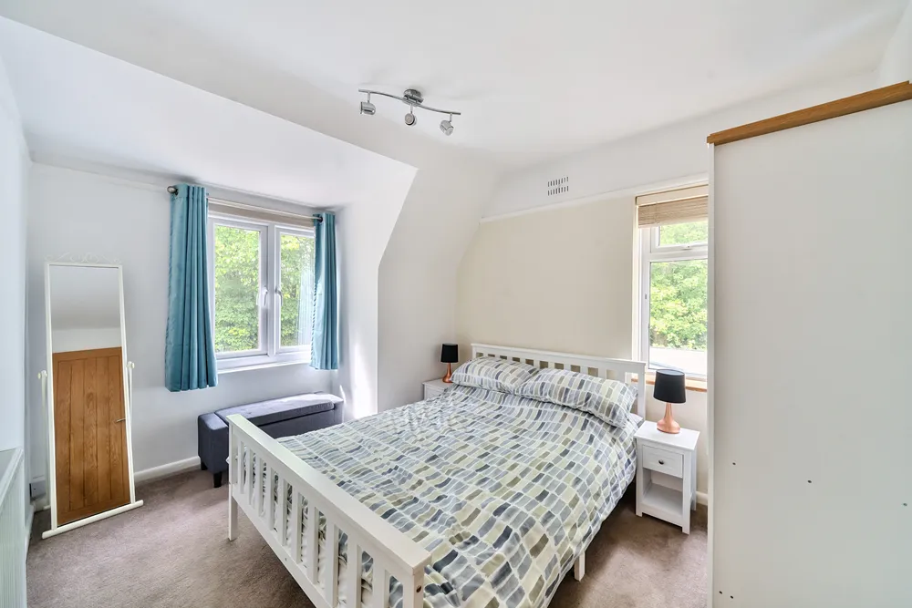 Halls Farm Close, Winchester, SO22