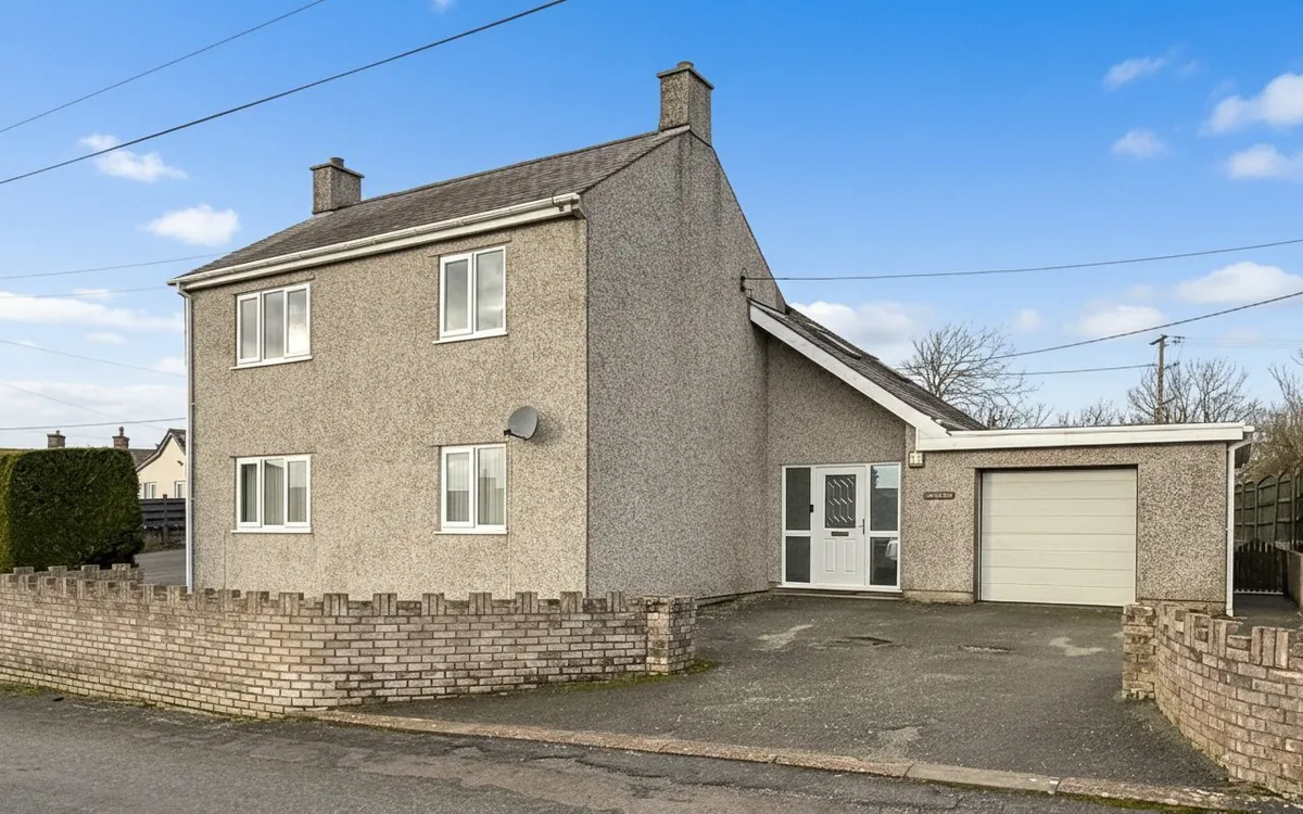 Llanbedrgoch, Isle of Anglesey, LL76