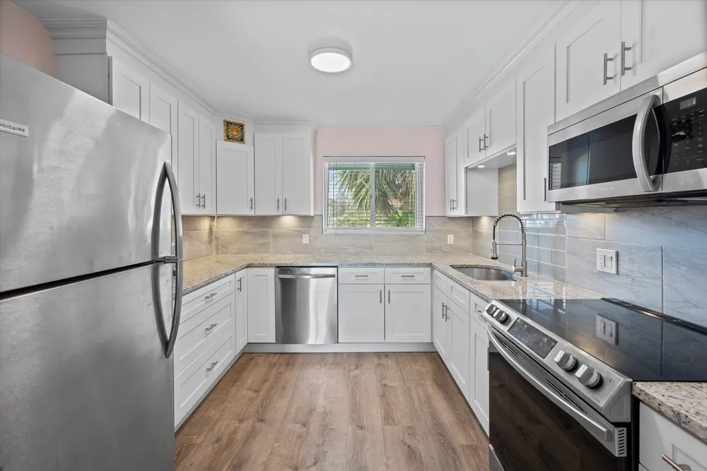 421 S Lakeside Dr, Lake Worth Beach, FL 33460