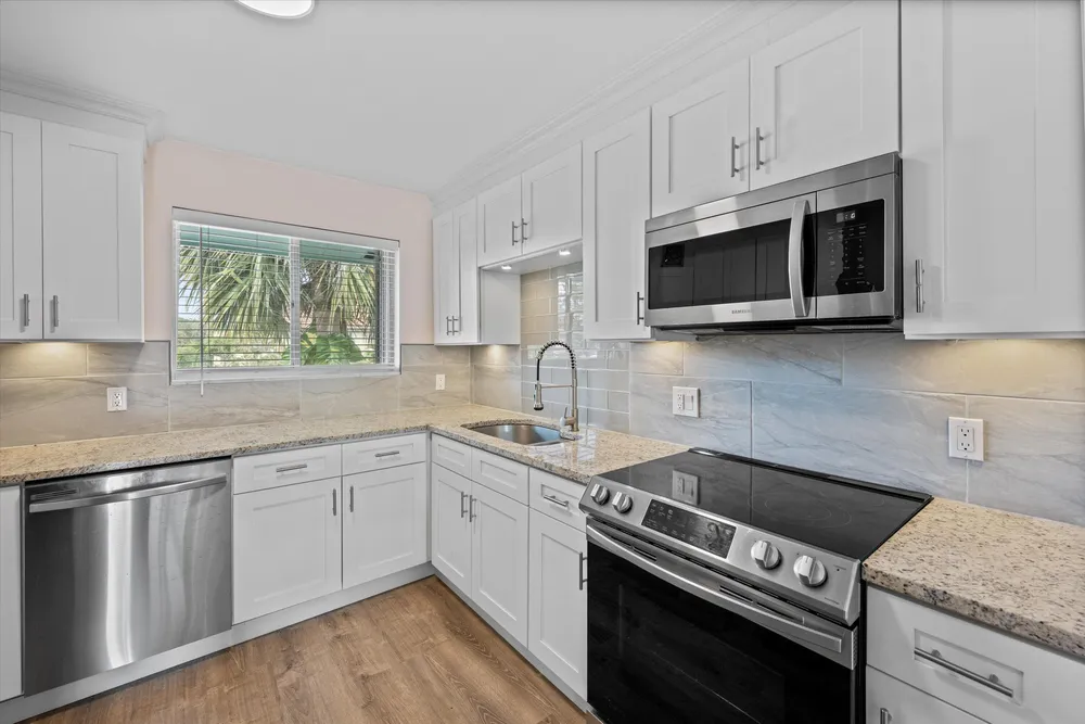421 S Lakeside Dr, Lake Worth Beach, FL 33460